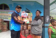 Komunitas Trail Manokwari Bantu Korban Banjir Pegaf