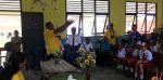 Ketua-PG-PB-Rudi-Timisela-berbagi-kisah-sekaligus-memotivasi-siswa