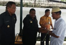 Demas Mandacan Bantu Hewan Kurban untuk 73 Mesjid