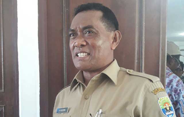 Bupati-Kaimana-Drs-Matia-Miruma