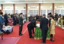 Lantik Sekkab Wondama, Bupati Ingatkan Kinerja, Kompetensi dan Loyalitas