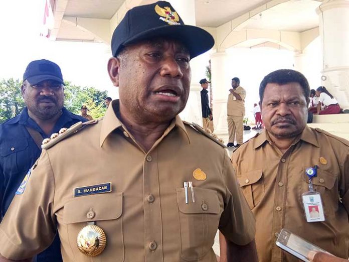 Gubernur Papua Barat Dominggus Mandacan