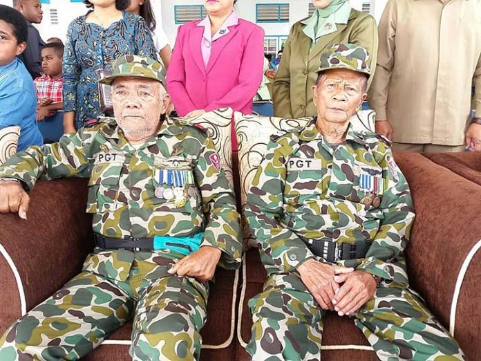 Prajurit Satu (PGT) Rebo Hartono (kiri) dan Kopral Satu (PGT) Kusnari.