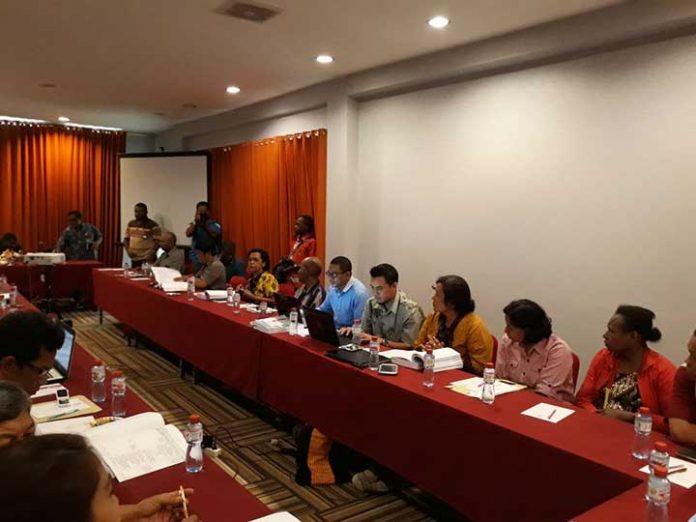 Pembahasan DELH bendungan Aimasi, Jumat (17/11).