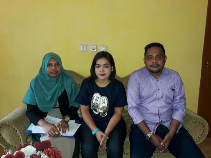 kasus-ibu-kandung Masita S. Idar (tengah) didampingi kuasa hukumnya, Nurtitia Rumadar SH (kiri) dan Bayu Purnama SH MH.