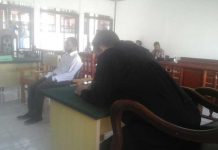 Penganiaya Divonis 19 Bulan, JPU Pikir Pikir Marten Karet divonis 1 tahun 7 bulan penjara karena terbukti melakukan penganiayaan.