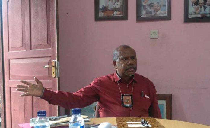 Direktur Eksekutif LP3BH Manokwari, Yan Christian Warinussy.