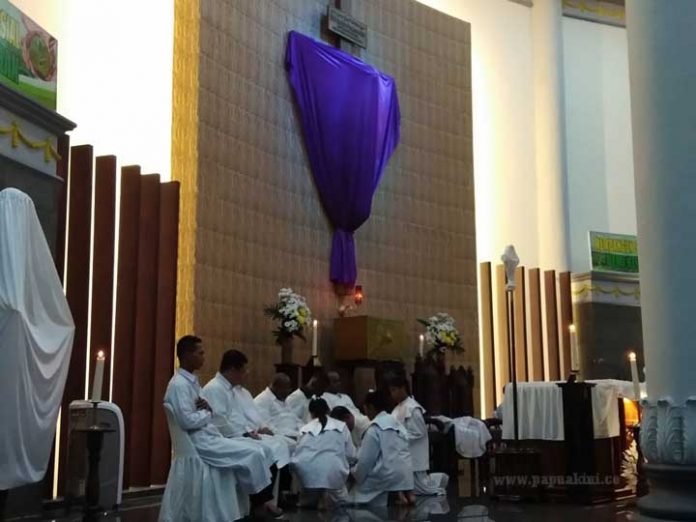 Umat Katolik Manokwari Maknai Peristiwa Kamis Putih