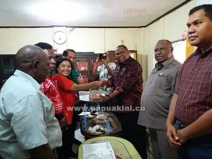di ruang kerja Ketua Pengadilan Negeri Sorong, disaksikan unsur Forkopimda, Jumat (23/3).