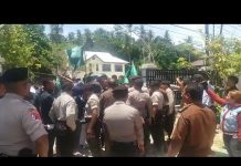 Demonstran Geledah Kantor Kejari Sorong