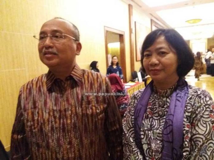 Sesmen Pemberdayaan Perempuan dan Perlindungan Anak (PPPA), Dr. Pribudiarta Nur Sitepu, MM dan Deputi Partisipasi Masyarakat Kementrian PPPA, Ir. Agustina Erni, M.Sc