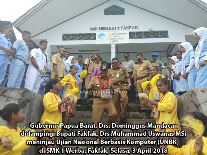 Gubernur Papua Barat Drs Dominggu Mandaca meninjau UNB di Fakfak