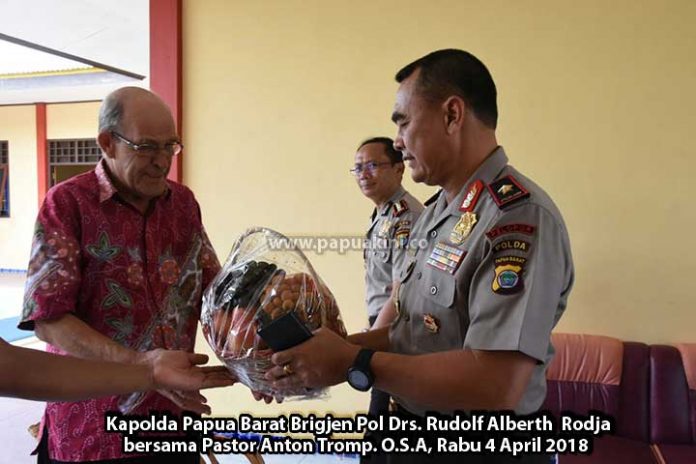 Bangun Kemitraan, Kapolda Sambangi Kediaman Pastor. Anton Tromp