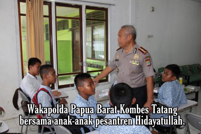 Siswa Pesantren Serbu Bakti Kesehatan Polda PB