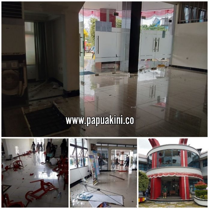 Ratusan Oknum Mahasiswa Rusak Empat Kantor Provinsi