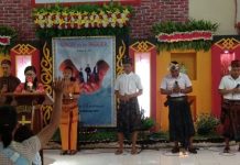 Hari Kartini, Pelayanan Gereja Getsemani Amban Pakai Baju Daerah