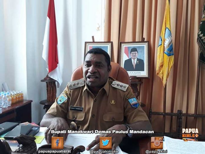 Bupati Manokwari Demas Paulus Mandacan