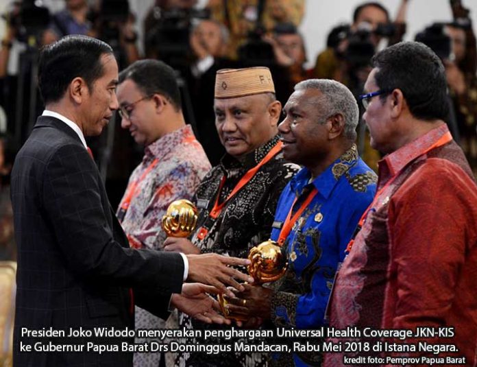 Gubernur PB Terima Penghargaan UHC JKN-KIS dari Presiden
