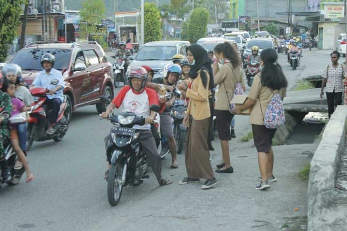 Dewan Kerja Daerah Pramuka PB Bagi Ta'jil Gratis