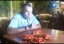 Pria Timor Timur Ini Makan Cabai Seperti Kacang Goreng