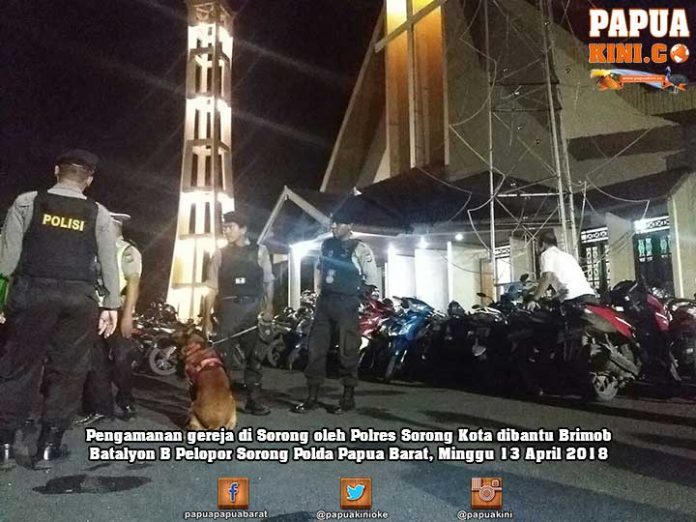 Polres Sorong Kota dan Brimob Amankan Ibadah Minggu Malam