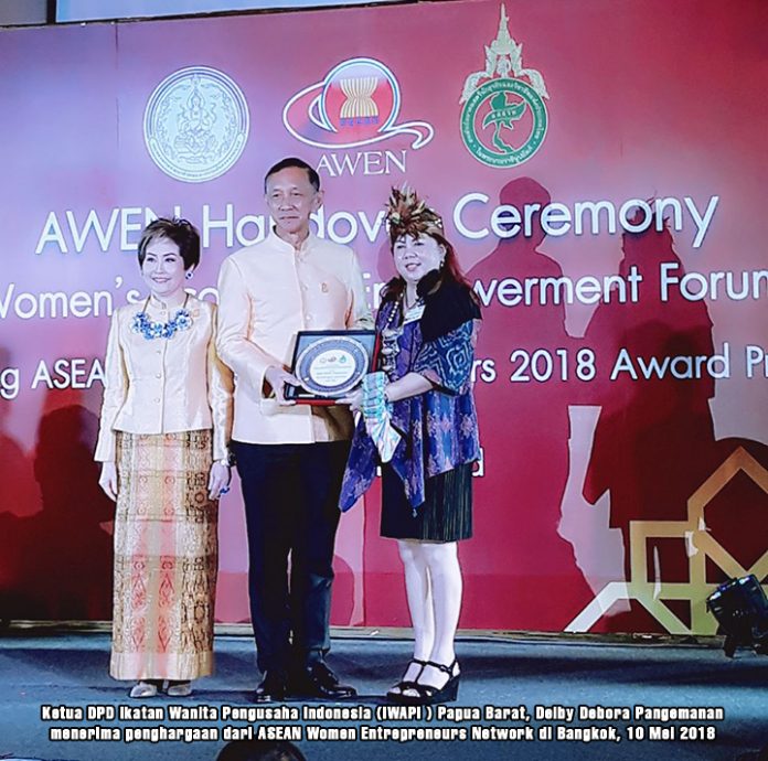 Ketua IWAPI Papua Barat Terima Penghargaan ASEAN