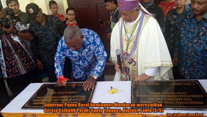 Resmikan Gereja Katholik di Bintuni, Gubernur Ingatkan Soal Sampah dan Hutan