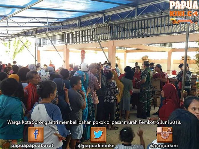 Warga Kota Sorong Penuhi Pasar Murah Pemkot