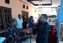 DPRD Kabupaten Manokwari Serahkan Jazad Semuel Mandacan DPRD Kabupaten Manokwari Serahkan Jazad Semuel Mandacan