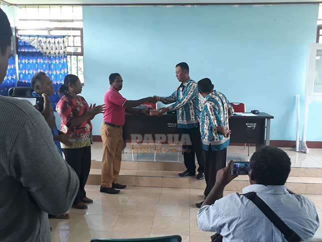 Penyerahan-dana-desa-tahap-II-Kampung-Wasior-2-Teluk-Wondama-Papua-Barat Kampung Wasior II Terima Dana Desa 564 Juta