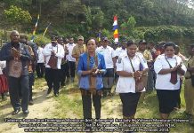 Gubernur Ingatkan Warga Rawat Rumah Bantuan Gubernur Ingatkan Warga Rawat Rumah Bantuan