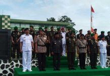 Gubernur Resmikan Gereja dan Masjid Makodam XVIII/Kasuari Gubernur Resmikan Gereja dan Masjid Makodam XVIII/Kasuari