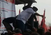 Belum Ada Laporan ke Bawaslu Soal Video Diduga Jimmy Ijie Bagi Uang Saat Kampanye Beredar Belum Ada Laporan ke Bawaslu Soal Video Diduga Jimmy Ijie Bagi Uang Saat Kampanye Beredar