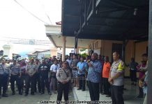 Jenazah Korban Penembakan Dibawa ke Polres, Gubernur Tenangkan Massa Jenazah Korban Penembakan Diarak ke Polres, Gubernur Tenangkan Massa