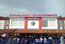 Warga Padati Pengobatan Gratis Polda Papua Barat Warga Padati Pengobatan Gratis Polda Papua Barat