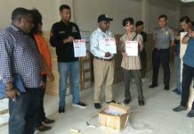 KPU Nabire Cek Logistik dan Pelipatan Surat Suara KPU Nabire Cek Logistik dan Pelipatan Surat Suara