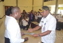 Serahkan SK 516 CPNS K2, Bupati Minta Jangan Bawa Politik Serahkan SK 516 CPNS K2, Bupati Minta Jangan Bawa Politik