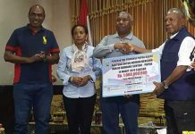 Pemprov Papua Barat Serahkan Bantuan Sentani Pemprov Papua Barat Serahkan Bantuan Sentani