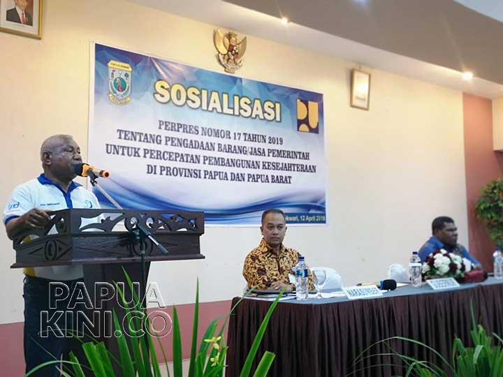 Gubernur-Papua-Barat-pelebura-perumahan-rakyat Dinas PU Bakal Jadi PU Perumahan Rakyat Agar Bisa Pakai DTI Otsus Bangun Rumah OAP