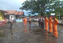 Tim Polsek dan Basarnas Bintuni Bergerak ke Kawasan Banjir Tim Polsek dan Basarnas Bintuni Bergerak ke Kawasan Banjir