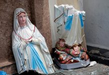 3 Gereja Dibom di Sri Lanka di Hari Paskah, 207 Tewas 3 Gereja di Bom di Sri Lanka di Hari Paskah, 207 Tewas