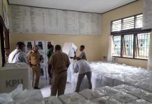 Gubernur Bakal Coblos di TPS 003 Bakaro Gubernur Bakal Coblos di TPS 003 Bakaro