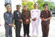 HUT Pancasila Wabup Manokwari Pakai Lurik dan Blangkon, Sekkab Pakai Mahkota HUT Pancasila Wabup Manokwari Pakai Lurik dan Blangkon, Sekkab Pakai Mahkota