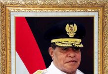 Gubernur Pertama Papua Barat Dimakamkan di TMP Manokwari Senin Depan Gubernur Pertama Papua Barat Dimakamkan di TMP Manokwari Senin Pekan