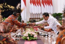 Presiden Jokowi Kaji Usulan Pemekaran Wilayah Papua dan Papua Barat Presiden Jokowi Kaji Usulan Pemekaran Wilayah Papua dan Papua Barat