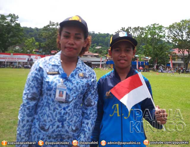 juan-fonataba-dan-ibu Tembus Barcelona, Juan Fonataba Ingin Jadi Pemain Internasional
