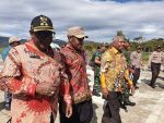Gubernur-dan-Bupati-egaf-di-Anggi-kunjungan-presiden