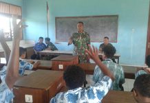 Babinsa Warmare Tanamkan Wawasan Kebangsaan ke Siswa SMP Babinsa Warmare Tanamkan Wawasan Kebangsaan ke Siswa SMP