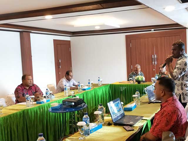 presentasi-dinas-sosial-ke-gubernur-papua-barat Dinsos Papua Barat Bangun Lagi 64 Los Jualan di 5 Lokasi