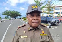 Kasatpol PP Papua Barat Blokir Gaji Karena 3 Oknum Pejabat Bermasalah Kasatpol PP Papua Barat Blokir Gaji Karena 3 Oknum Pejabat Bermasalah